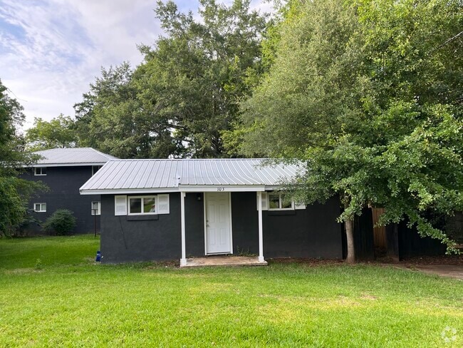 Building Photo - 103 Wesley Dr Rental