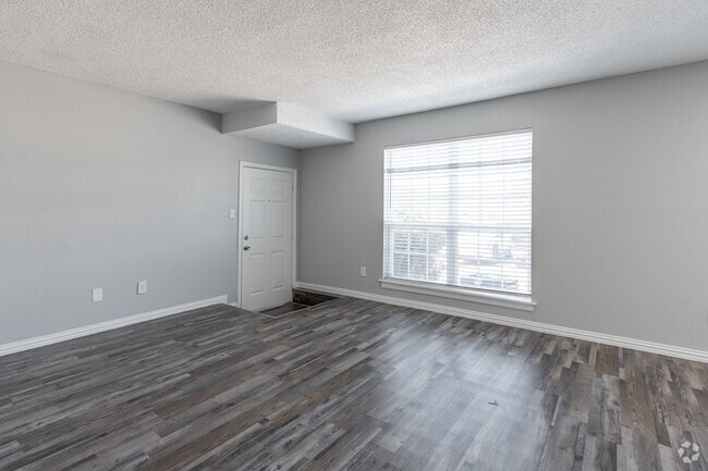 1BR, 1BA - 635SF
