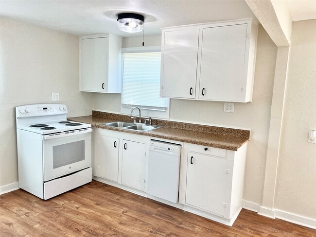 Photo - 1106 Gulfview St