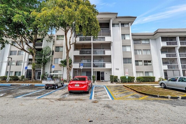 Photo - 711 N Pine Island Rd Unidad 114