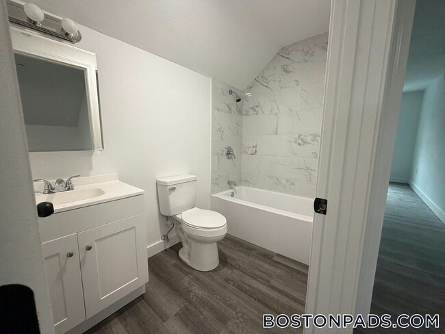 Photo - 197 S Main St Unidad 5