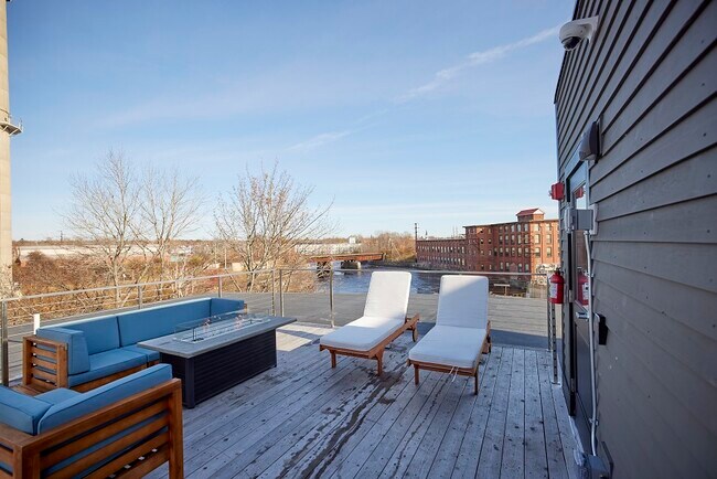Rooftop deck with fireplace - Riverdam