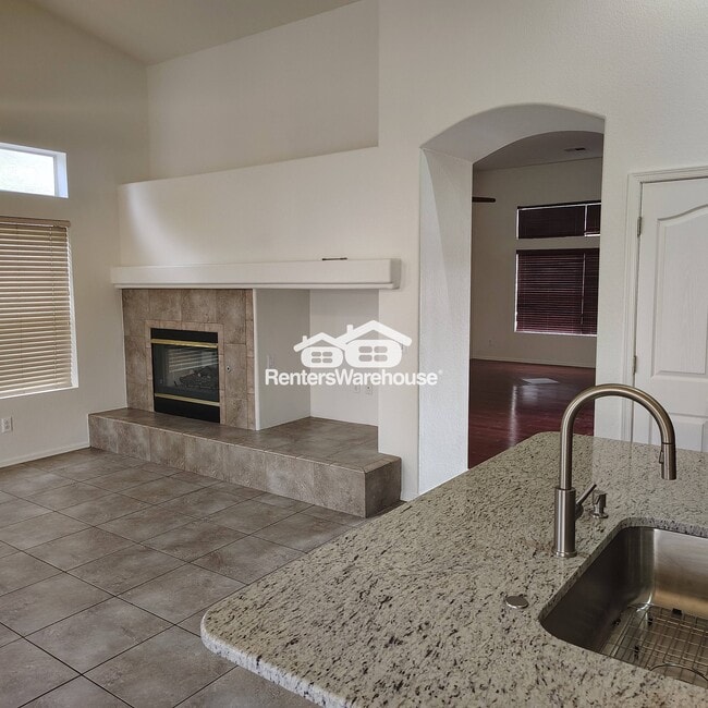 Photo - 260 E Constitution Dr