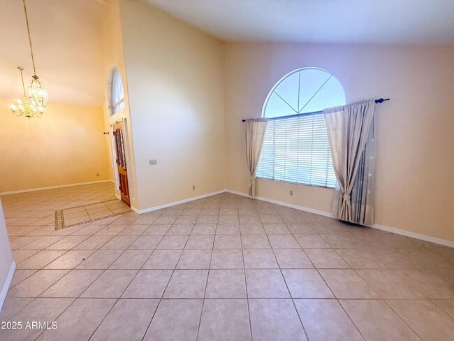 Photo - 694 N Longmore St