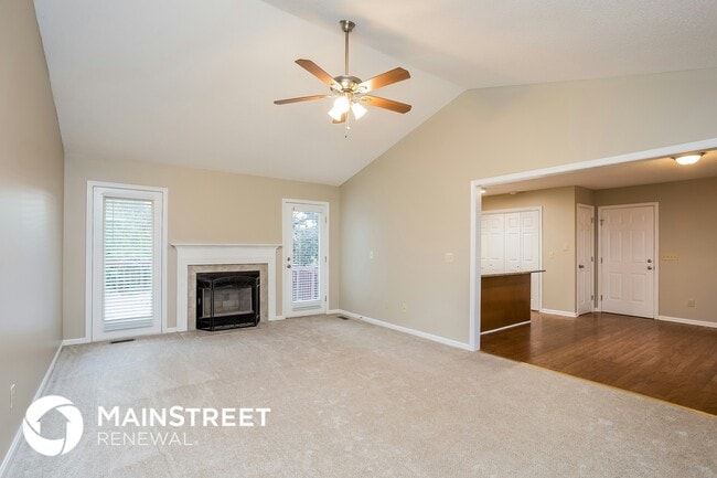 Photo - 5701 Chinaberry Pl