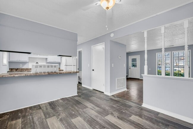 Photo - 319 11th St N