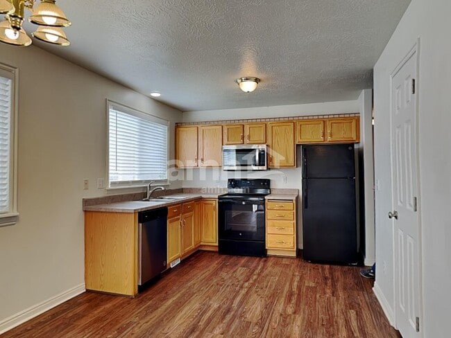 Photo - 468 E 1480 N