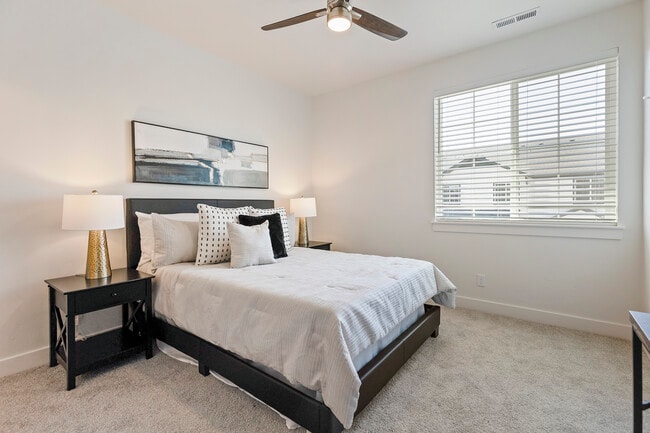 Photo - 11030 W Lavonne Ln