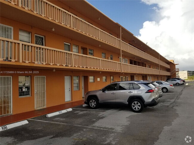 Building Photo - 1591 NE Miami Gardens Dr Unit 109 Rental