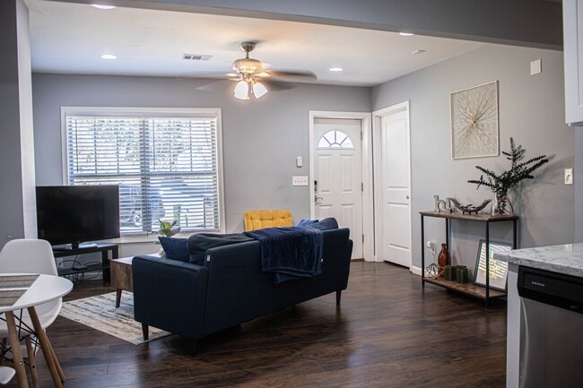 Photo - 444 Sunset Ave NW