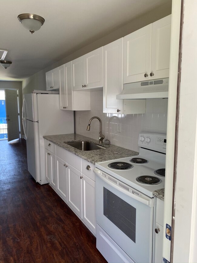 Building Photo - 969 Forest Ave Rental