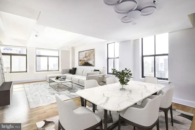 Building Photo - Spacious 4-Bedroom Residence with In-Unit Laundry in Center City