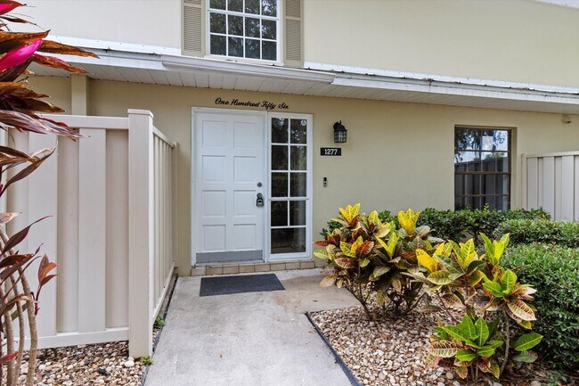 1277 Seagull Point