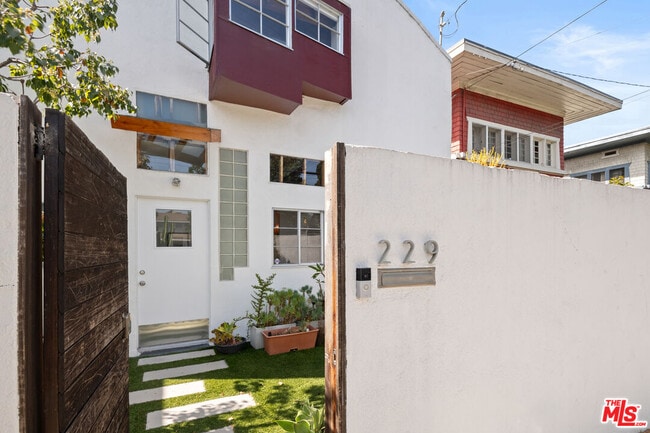 229 San Juan Ave