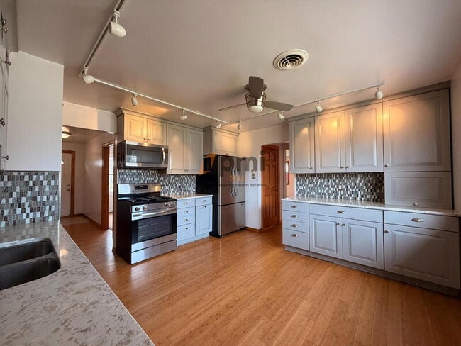 Photo - 425A Sherman Dr