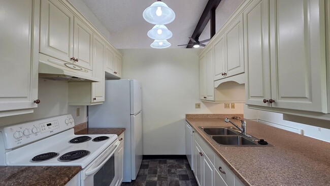 Photo - 411 Westview Dr