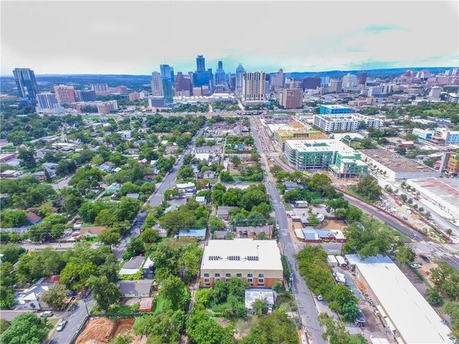 Building Photo - 1401 E 4th St Unit 201