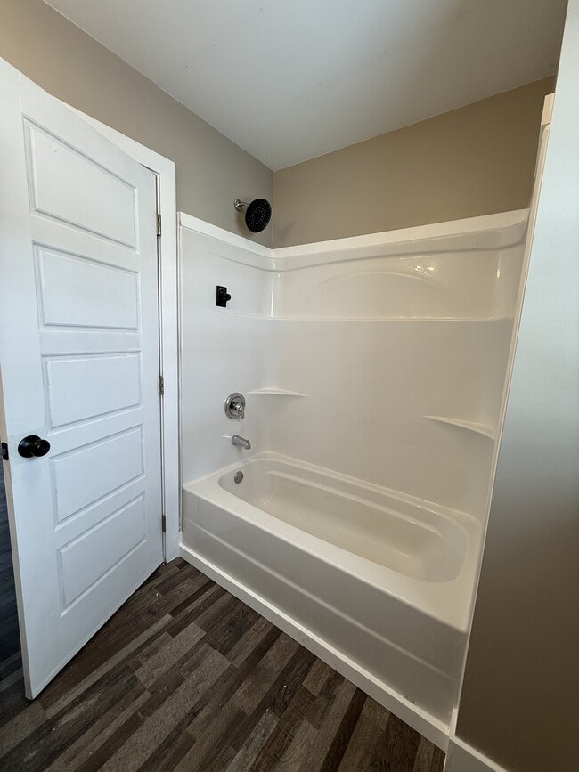 Photo - 601 Leonard St