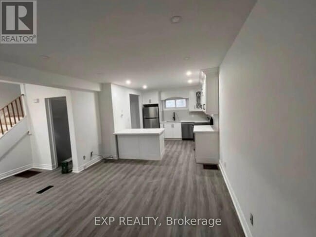 Photo - 5051 Huron St