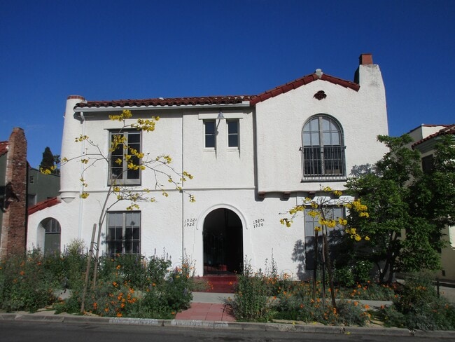 Building Photo - 1922 N Hoover St Unit 1922