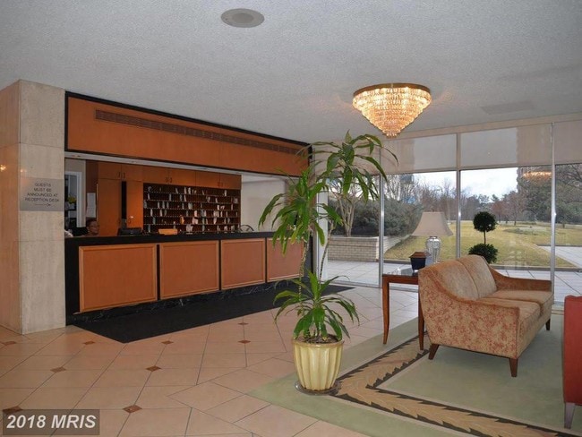 Photo - 10201 Grosvenor Pl Unidad 313