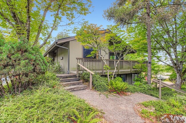 Building Photo - Nicely updated 1 bed 1 bath condo for rent... Unit A