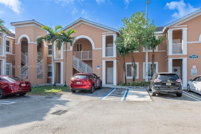 Building Photo - 7200 NW 177th St Unit 109-7