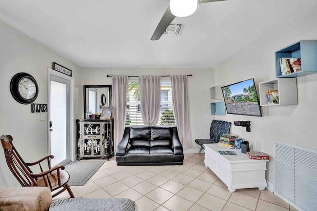 Photo - 326 Walnut St