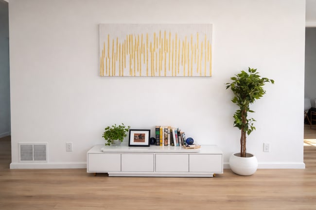 Minimalist Living Room Designed to Let You Relax - 5860 Hazeltine Ave Unit 10A