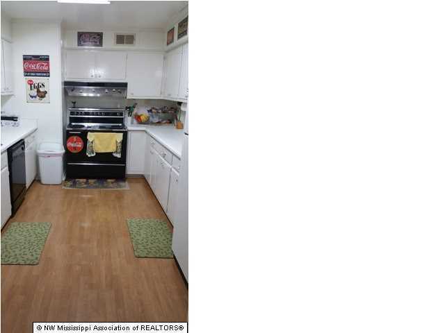 Photo - SOUTHAVEN SCHOOLS, 4 BEDROOMS!