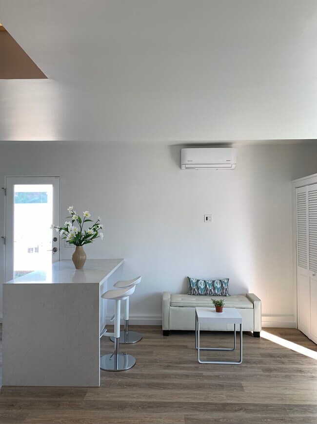 Photo - 10759 Franklin Ave Unidad A