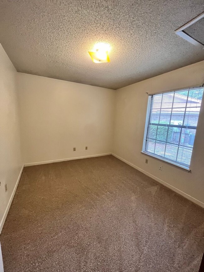 Photo - 133 Classic Ct