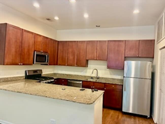 Photo - 917 N Kingsbury St Unit 917 N Kingsbury