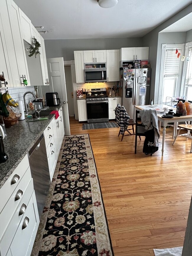 Building Photo - ALLSTON 4 BED/2 BATH FOR 9/1!  UPDATED KITCHEN AND BIG ROOMS!