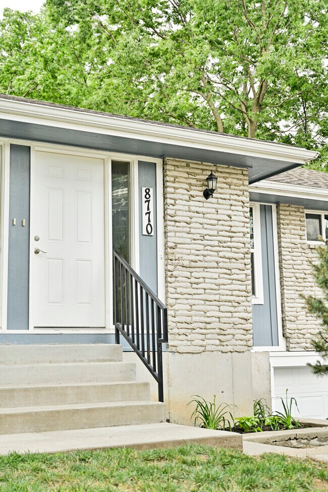 Front Door - 8770 W 79th Cir Unidad 8770
