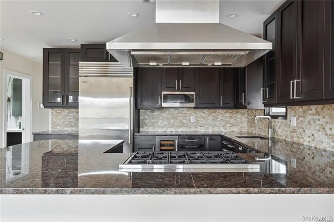 Photo - 225 E Walnut St Unit 1