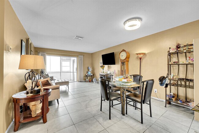 Photo - 2769 Ashley Dr W Unit F