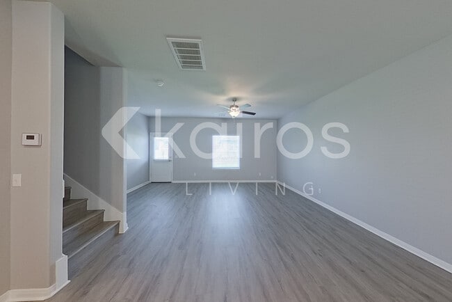 Photo - 721 St James Pl