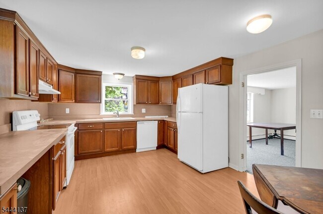 Photo - 425 Powerville Rd