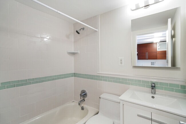 Photo - 184 Thompson St