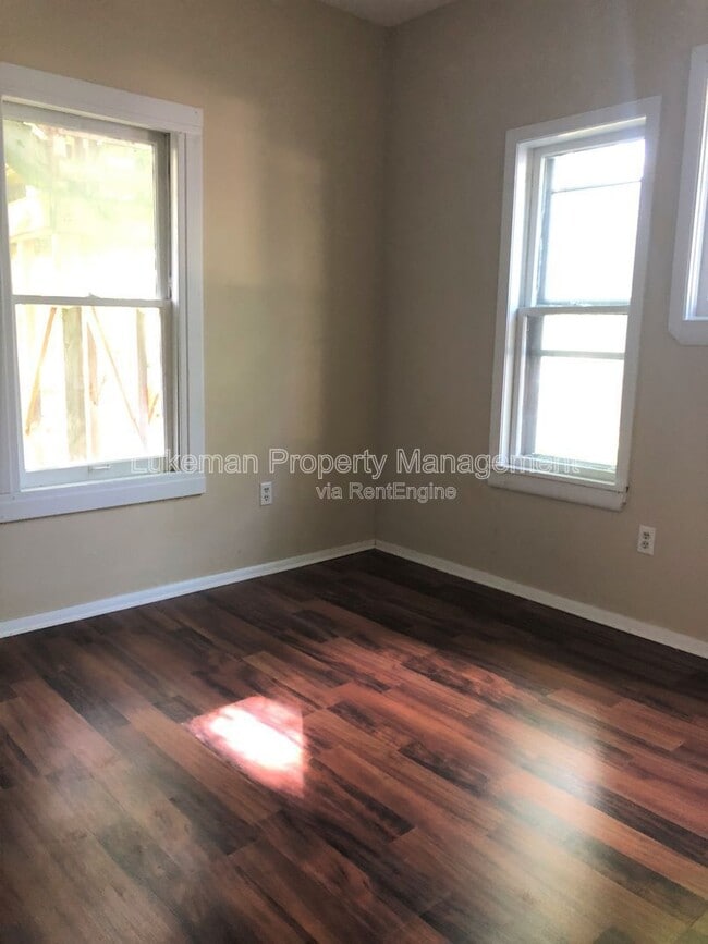 Photo - 701 Davis St