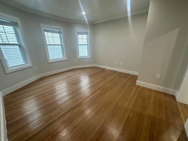 Building Photo - 44 Iffley Rd Unit 3