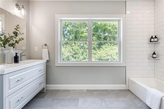 Photo - 5 Coggeshall Ave