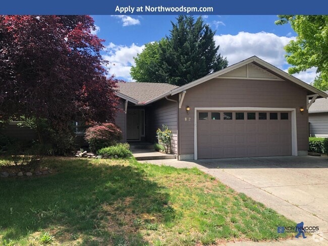 Building Photo - Very Nice 3 Bedroom 2 Bathroom Home-Locate...