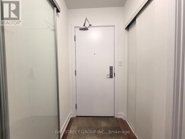 Photo - 2433 Dufferin St Unit 206