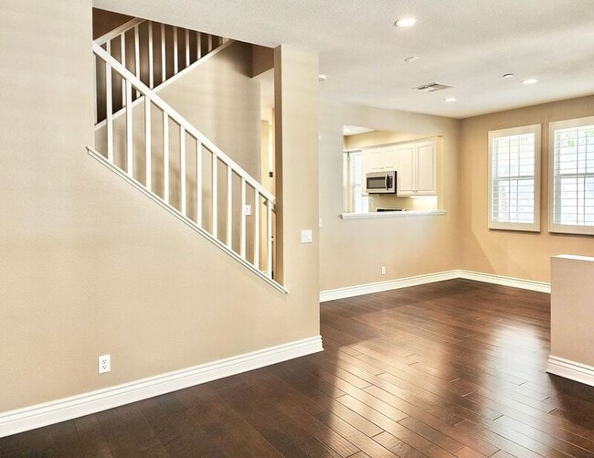 Photo - 112 Hedge Bloom