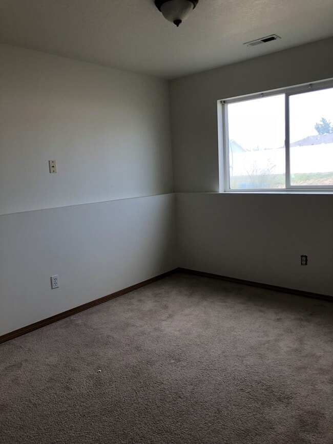 Photo - New paint! 4 Bedroom in West Pasco close to Maya Angelou Elementary!