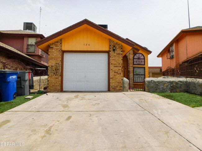 Photo - 726 Medina St