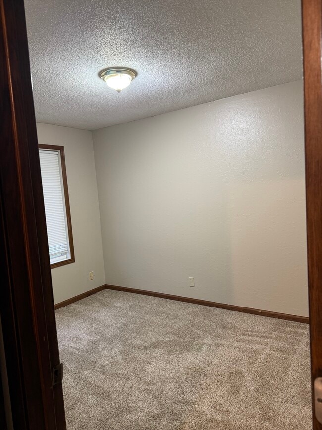 Building Photo - 755 Robert St S Unit 755