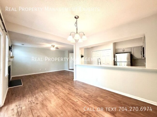 Photo - 20119 Henderson Rd Unit J